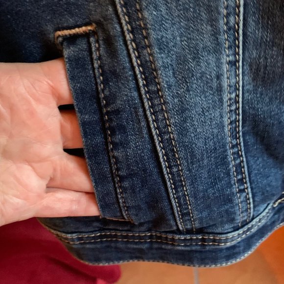 Jeans Jacket, Laura with discreet luxery on the sleeves (small stones)., Size 6. - Picture 5 of 12